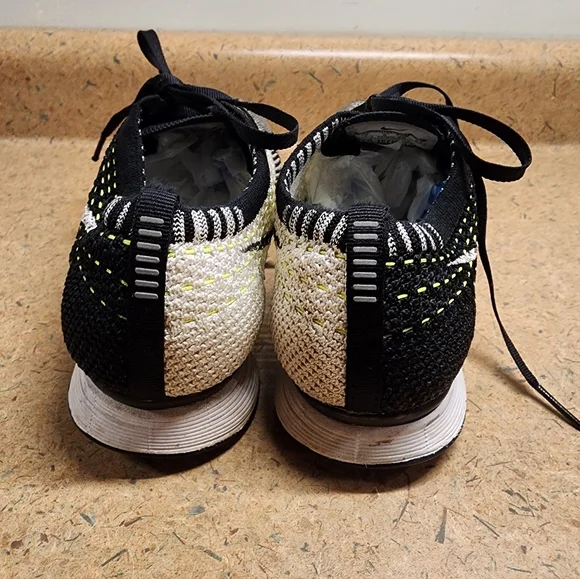 Nike Flyknit Racer Women's Size 7 - Picture 4 of 13